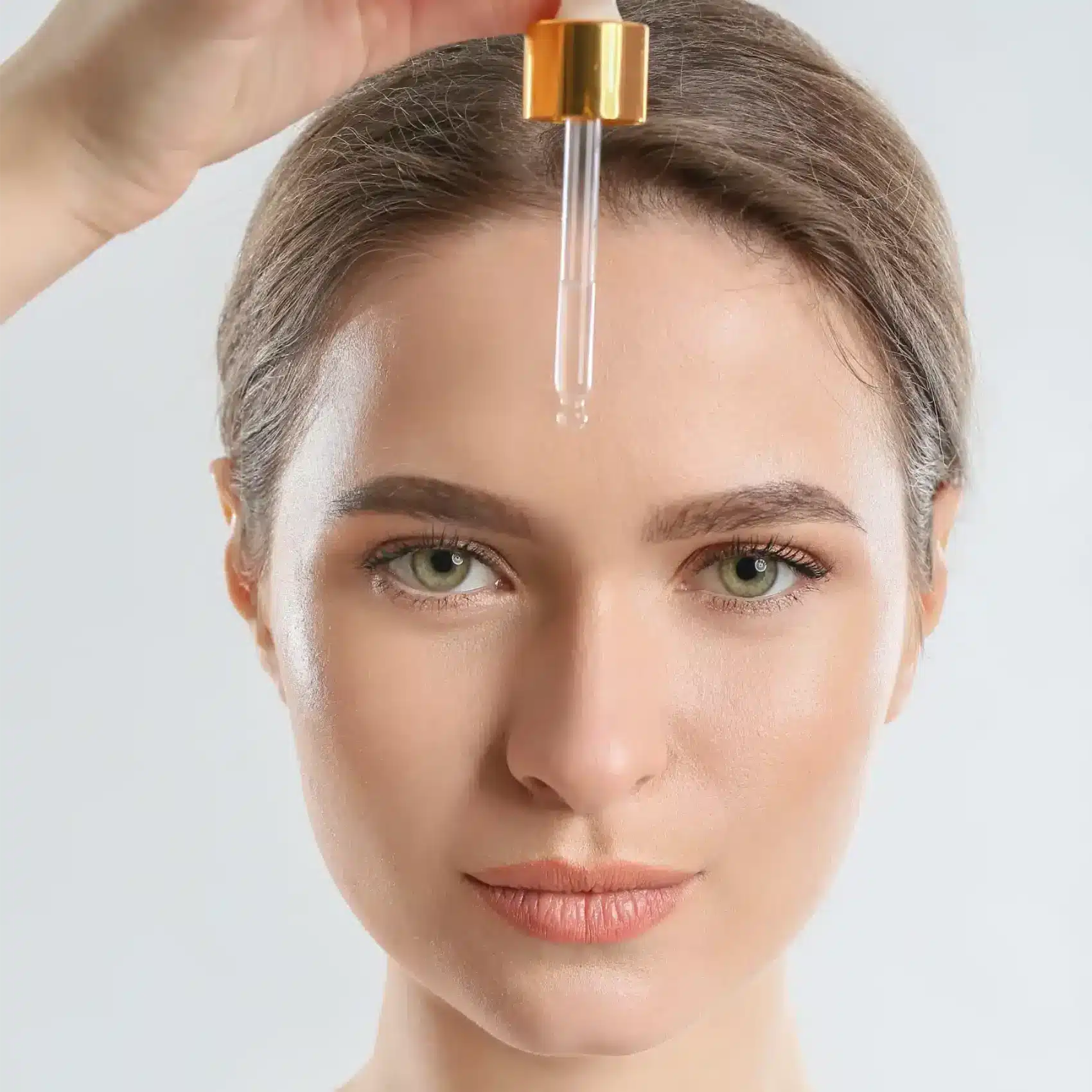 Home FlorenVITA - Ragazza con contagocce davanti al viso