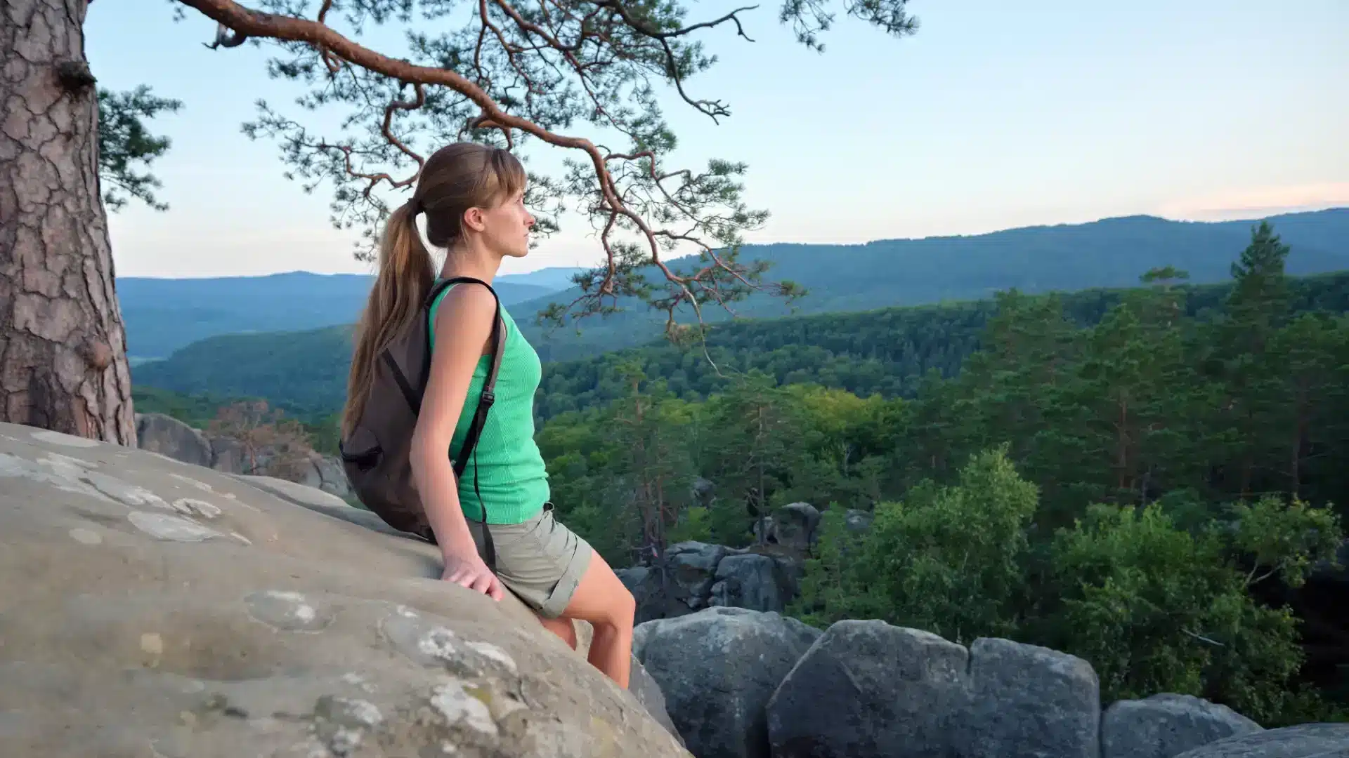 Silicio - Il Segreto Nascosto per una Vita Sana - ragazza escursionista